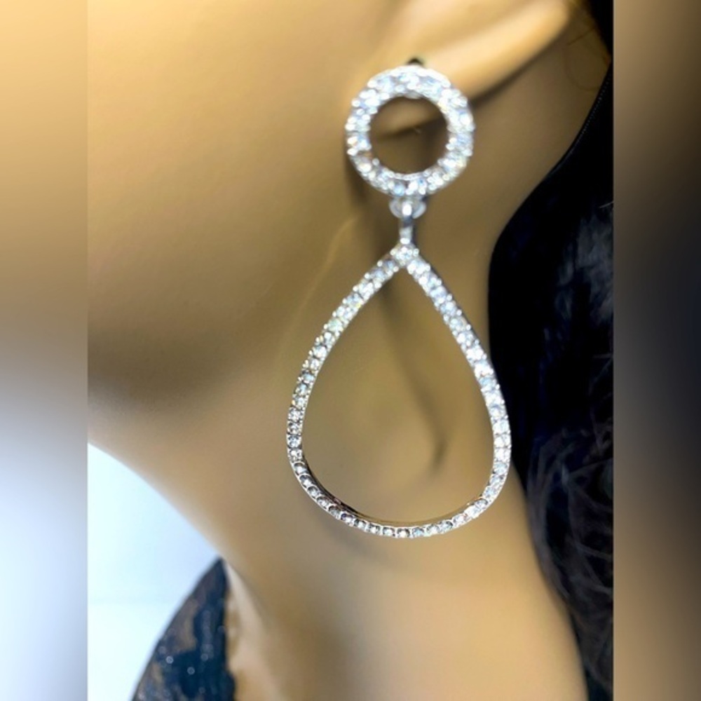 đșAustrian Crystal Drop Earrings - Picture 1 of 5